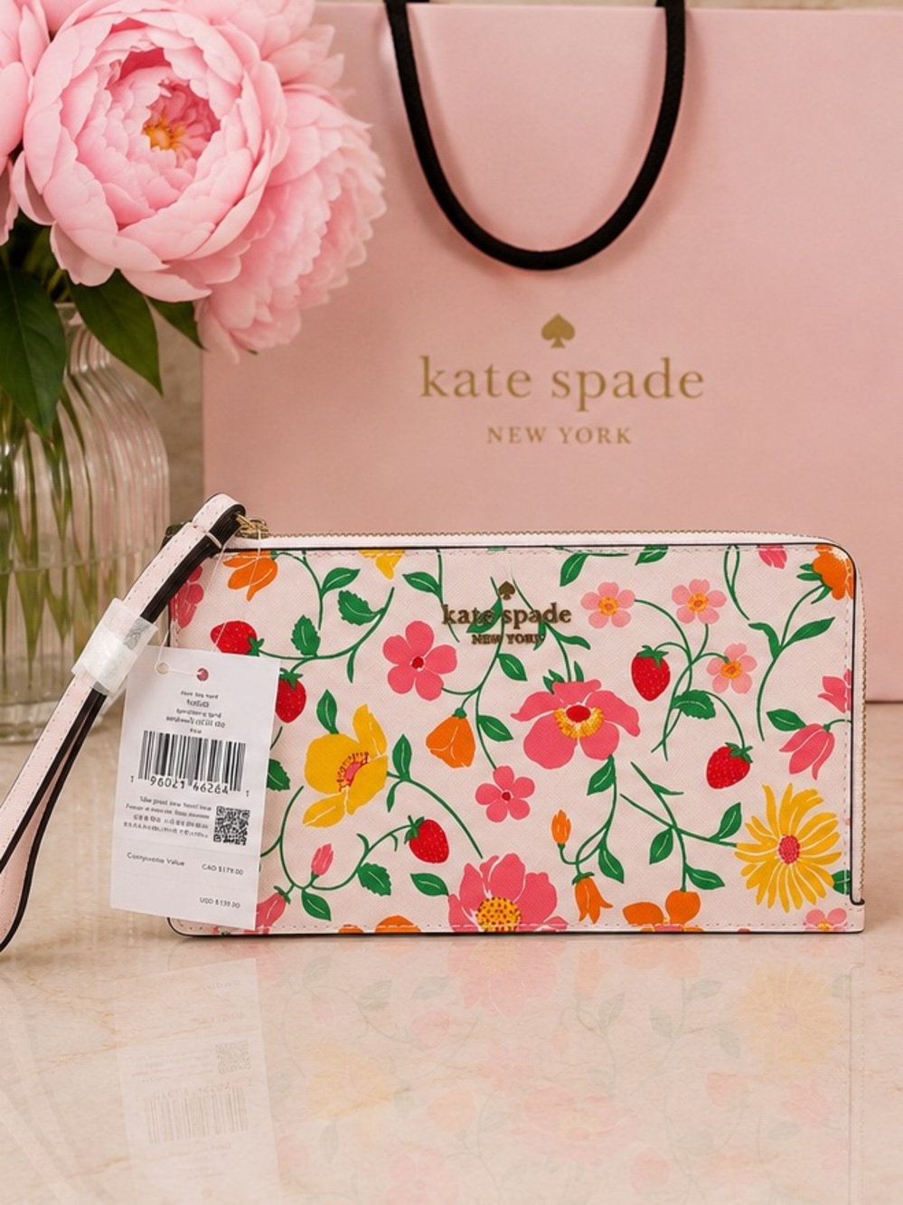 Kate Spade New York Lucy Strawberry Garden Medium L-Zip Wristlet | Pink Floral